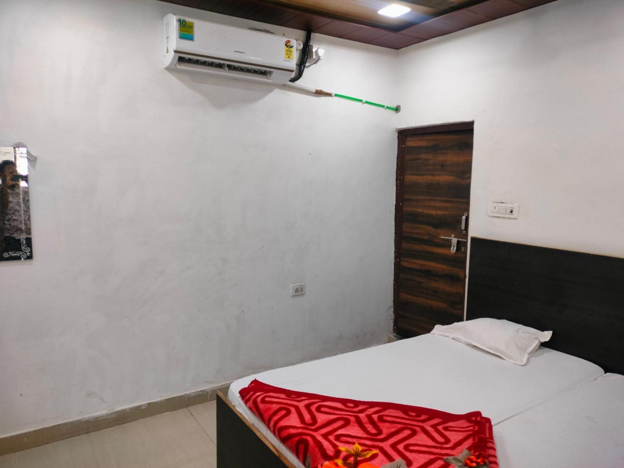 Hotel R G Sewa Sadan Mathura Zewnętrze zdjęcie